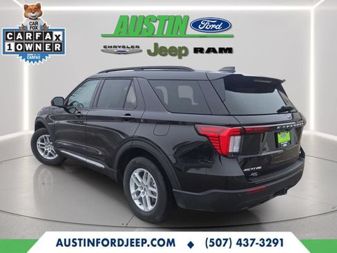 Used 2025 Ford Explorer Active AWD/4WD image 3