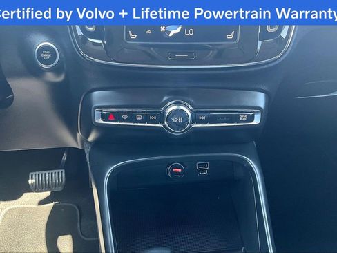 Used 2022 Volvo XC40 T5 Momentum image 40