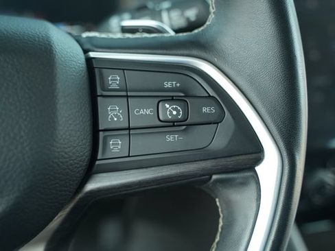 Used 2022 Jeep Grand Cherokee Limited AWD/4WD image 33