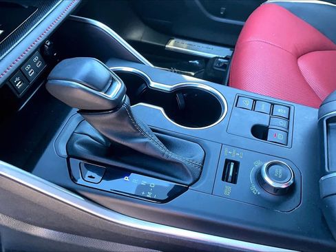 Used 2024 Toyota Highlander XSE image 17