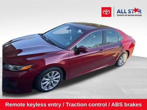 Used 2018 Toyota Camry LE image 1