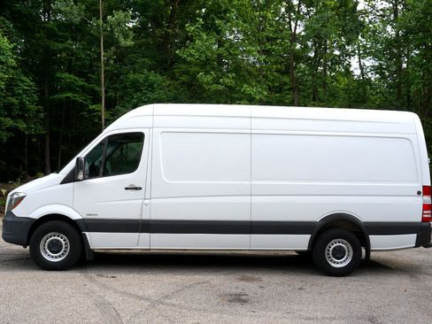 Used 2015 Freightliner Sprinter 2500 image 2