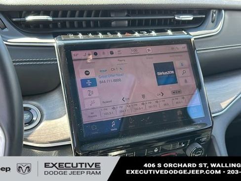 Used 2022 Jeep Grand Cherokee L Limited AWD/4WD image 16