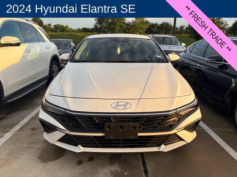 Certified 2024 Hyundai Elantra SE FWD image 2