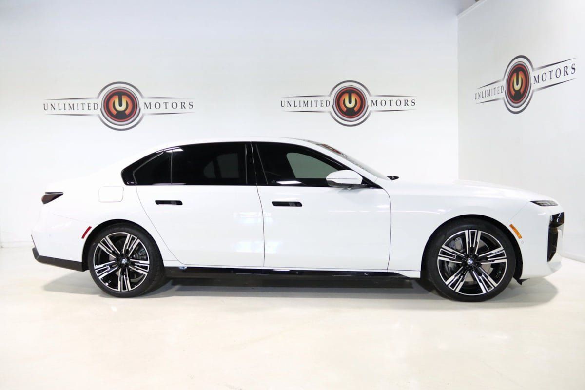 Used 2023 BMW 760i xDrive AWD/4WD image 87