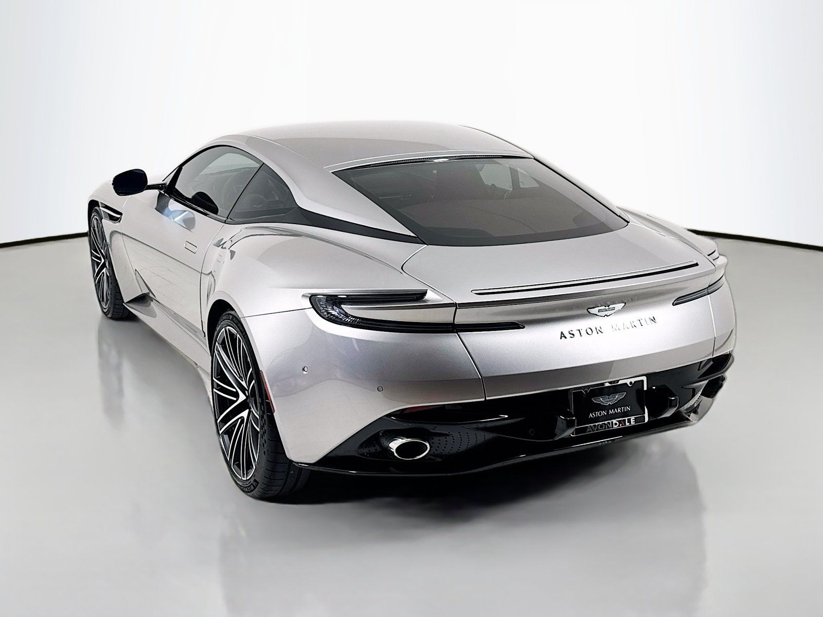 Used 2024 Aston Martin DB12 Coupe RWD image 5