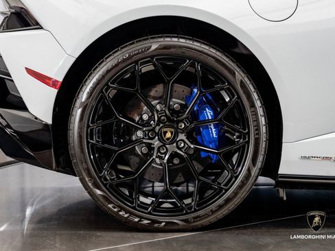 Used 2022 Lamborghini Huracan EVO image 27