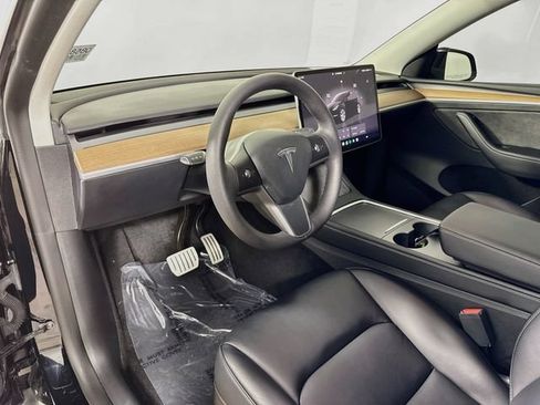 Used 2023 Tesla Model Y Performance AWD/4WD image 9