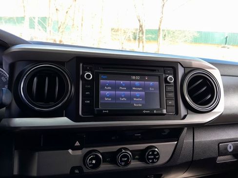 Used 2016 Toyota Tacoma SR5 w/ SR5 Appearance Package (SN) image 21