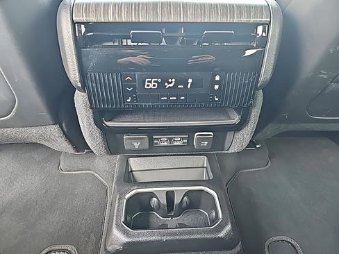 Used 2024 Jeep Wagoneer Series III image 28