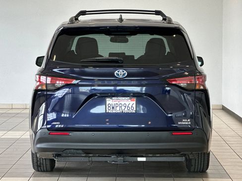 Certified 2021 Toyota Sienna XLE w/ XLE Plus Package image 5