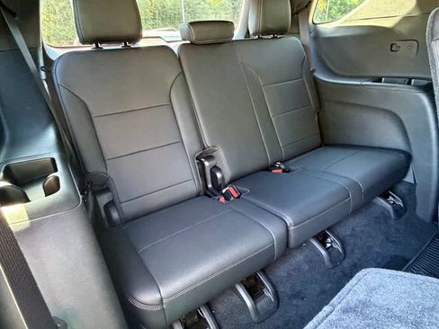 Used 2025 Chevrolet Traverse High Country w/ LPO, Floor Liner Package AWD/4WD image 21
