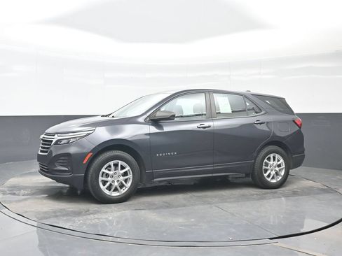 Used 2022 Chevrolet Equinox LS AWD/4WD image 2