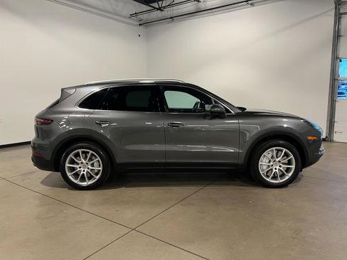 Used 2019 Porsche Cayenne image 2
