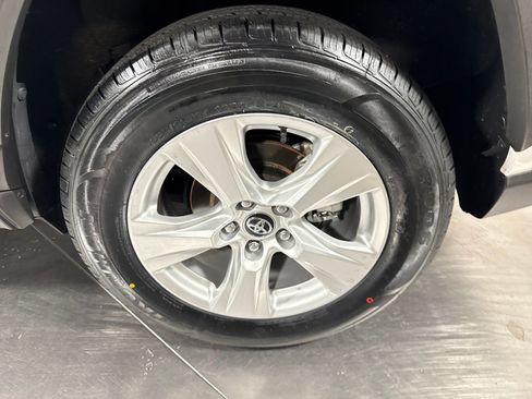 Used 2020 Toyota RAV4 XLE w/ XLE Grade Weather Package AWD/4WD image 7