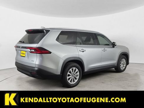 Used 2025 Toyota Grand Highlander AWD image 5
