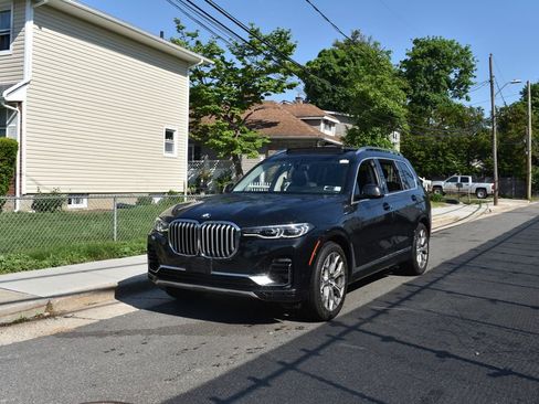 Used 2021 BMW X7 xDrive40i w/ Premium Package AWD/4WD image 2