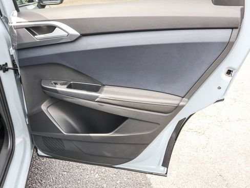 Used 2025 Volkswagen Taos SEL image 30