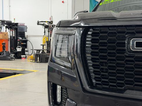 Used 2023 GMC Yukon XL Denali Ultimate AWD/4WD image 11