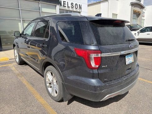 Used 2017 Ford Explorer XLT w/ Equipment Group 202A AWD/4WD image 7