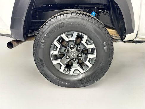 Used 2019 Toyota Tacoma TRD Off-Road RWD image 33