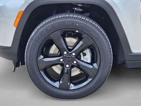 New 2025 Jeep Grand Cherokee L Altitude image 17