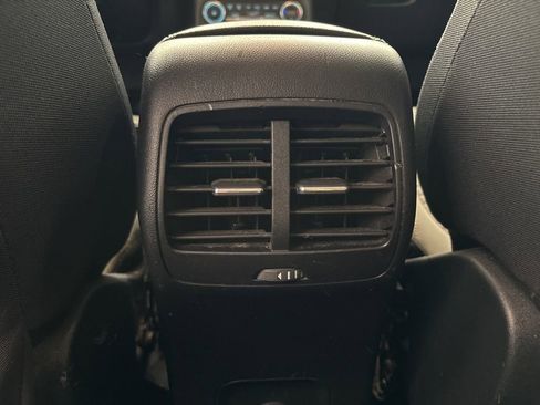 Used 2020 Ford Escape SE image 18