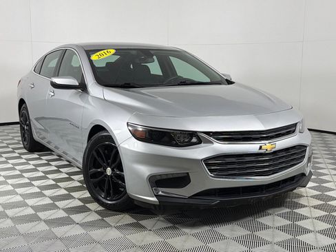 Used 2016 Chevrolet Malibu LT image 2