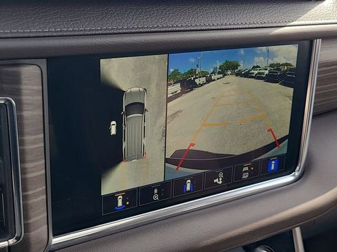 Used 2024 GMC Yukon Denali RWD image 32