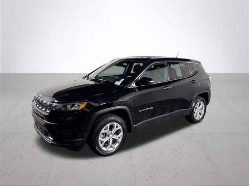 Used 2024 Jeep Compass Sport AWD/4WD image 2