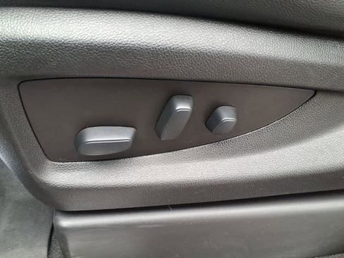 Used 2019 Chevrolet Suburban LT image 14