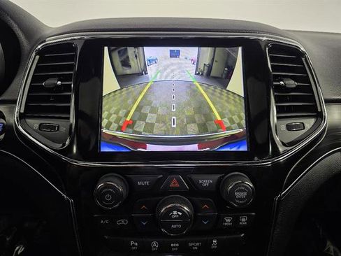 Used 2021 Jeep Grand Cherokee Limited w/ Luxury Group II AWD/4WD image 38