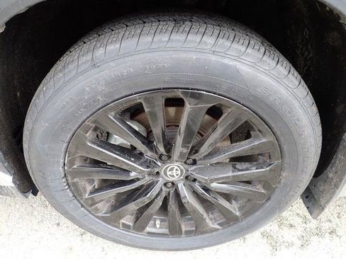 Certified 2023 Toyota Highlander XSE image 12