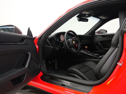 Used 2024 Porsche 911 Carrera image 22