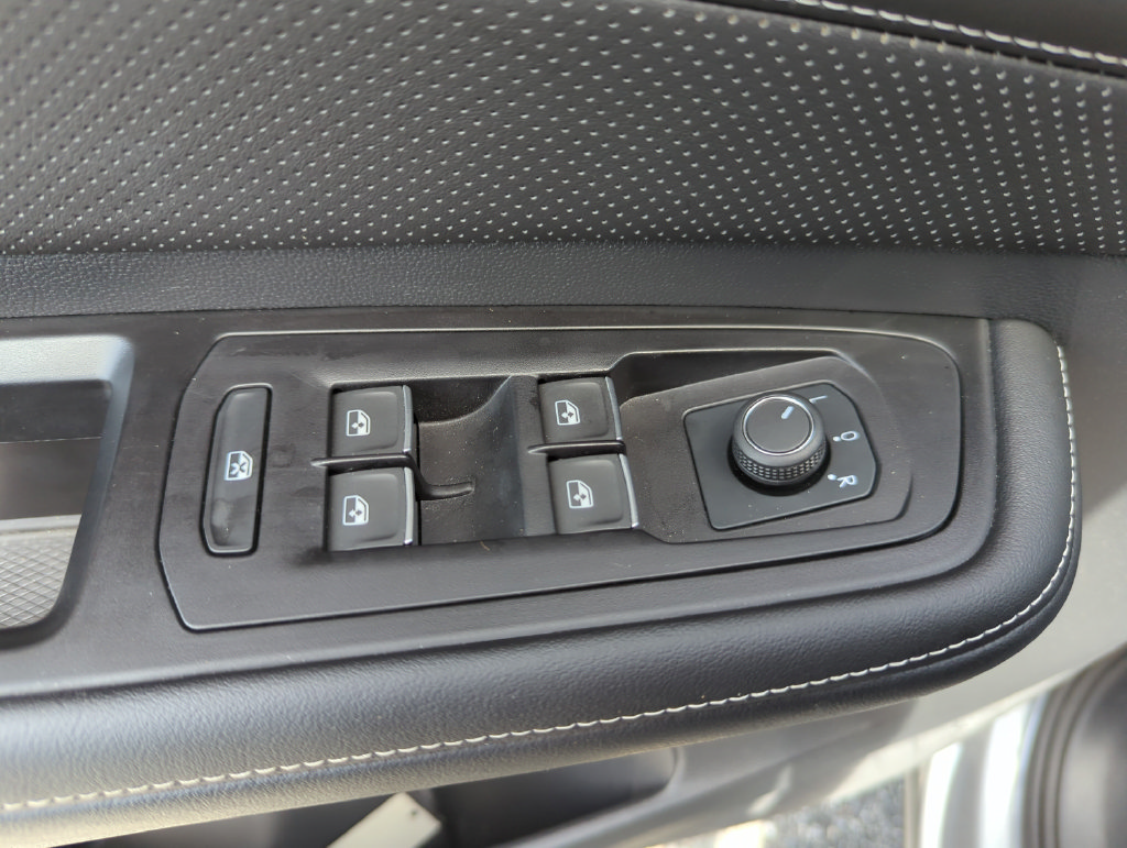 Used 2024 Volkswagen Atlas SE FWD image 34