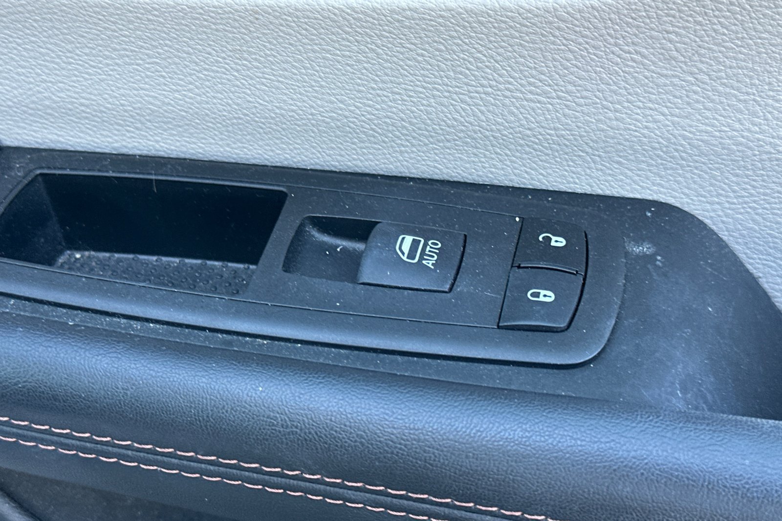 Used 2019 Chrysler Pacifica Touring-L w/ Advanced Safetytec Group FWD image 21