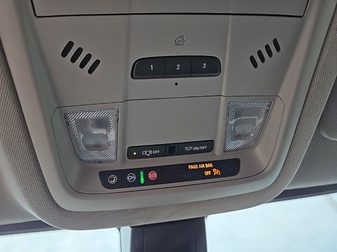 Used 2023 GMC Acadia SLT image 27