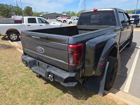 Used 2019 Ford F350 Lariat w/ Lariat Value Package AWD/4WD image 3