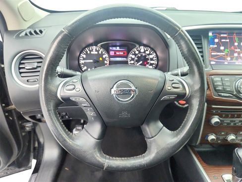 Used 2017 Nissan Pathfinder Platinum image 14