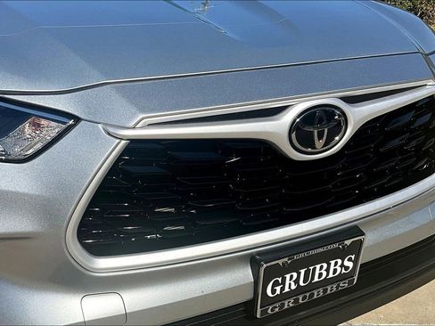 Used 2023 Toyota Highlander L image 37