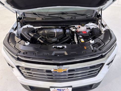 Used 2024 Chevrolet Traverse LT FWD image 31
