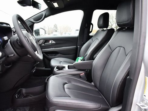 New 2026 Chrysler Voyager LX FWD image 11