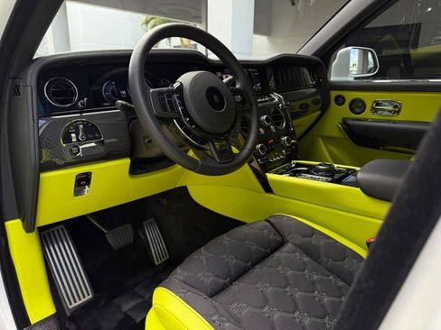 Used 2025 Rolls-Royce Cullinan Black Badge image 20