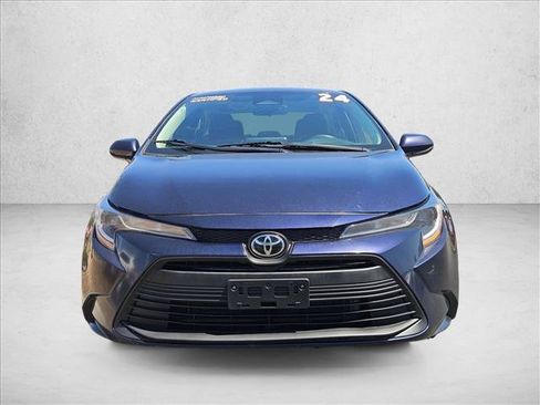 Used 2024 Toyota Corolla LE FWD image 2