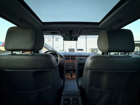 Used 2002 Mercedes-Benz E 320 4MATIC Sedan image 23