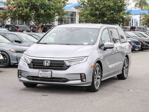Certified 2023 Honda Odyssey Touring image 3