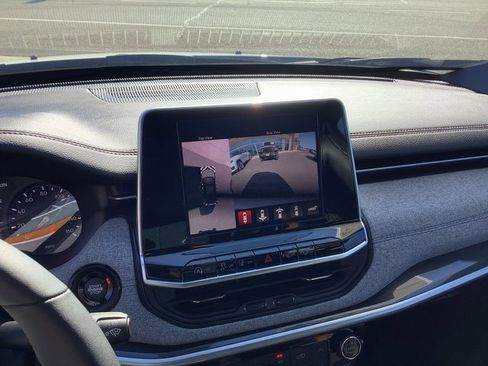 Used 2025 Jeep Compass Latitude w/ Convenience Group image 19