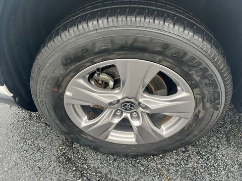 Used 2025 Toyota RAV4 XLE image 24