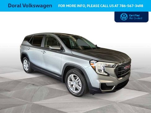 Used 2023 GMC Terrain SLE image 2