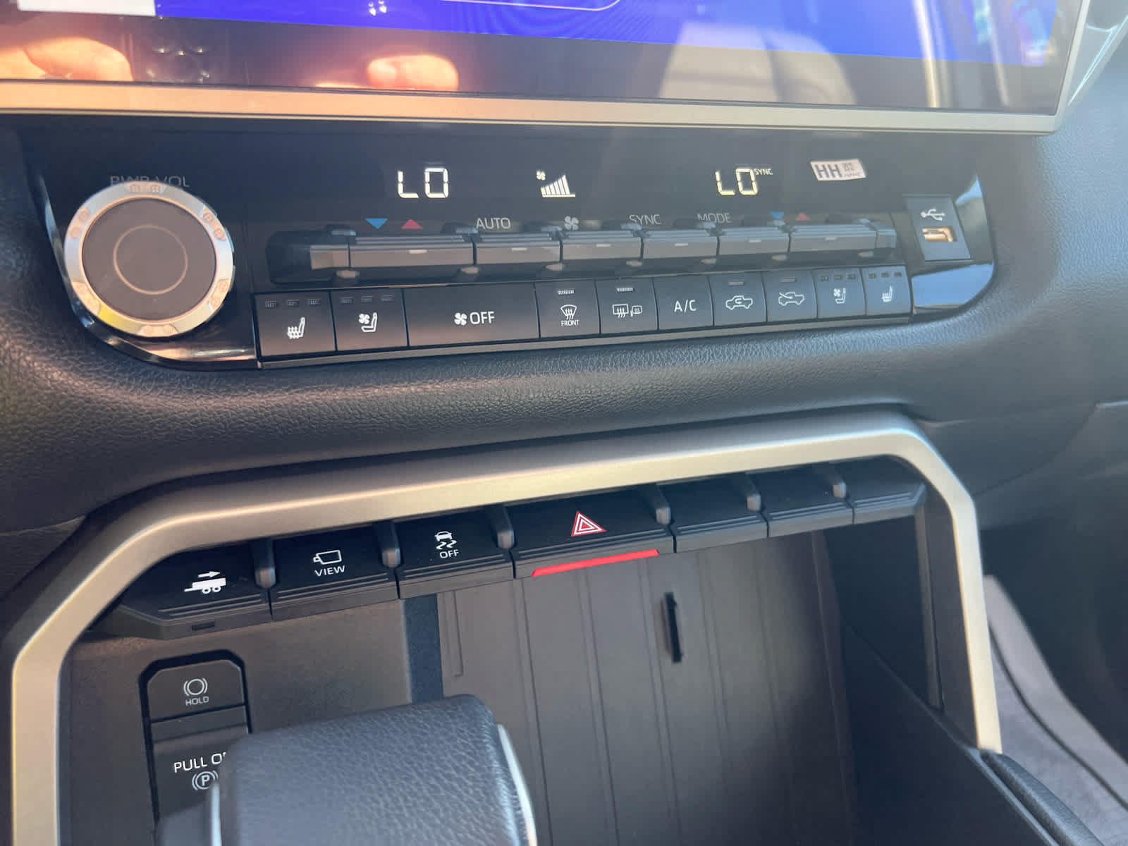 Used 2024 Toyota Tundra Limited AWD/4WD image 19